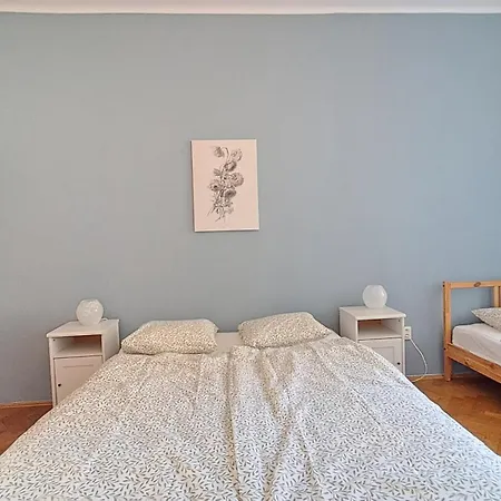 Na Slupi Sanctuary: Serene 2-Bedroom Getaway Praha Exteriér fotografie