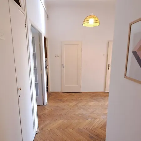 Na Slupi Sanctuary: Serene 2-Bedroom Getaway Praha Exteriér fotografie