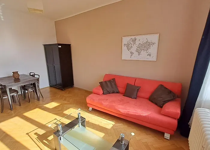 Na Slupi Sanctuary: Serene 2-Bedroom Getaway Prague