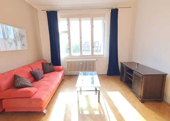 Na Slupi Sanctuary: Serene 2-Bedroom Getaway Prague